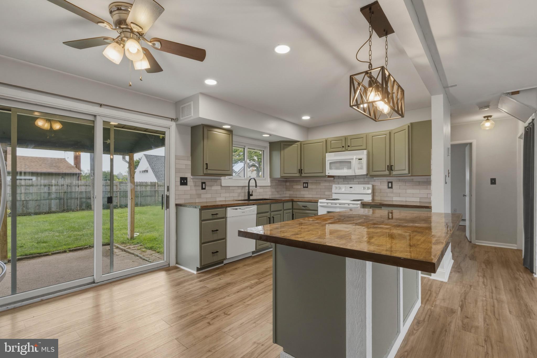 18 Tinder Road Levittown, PA 19056 - Photo 8 of 31 Gallery Image 8