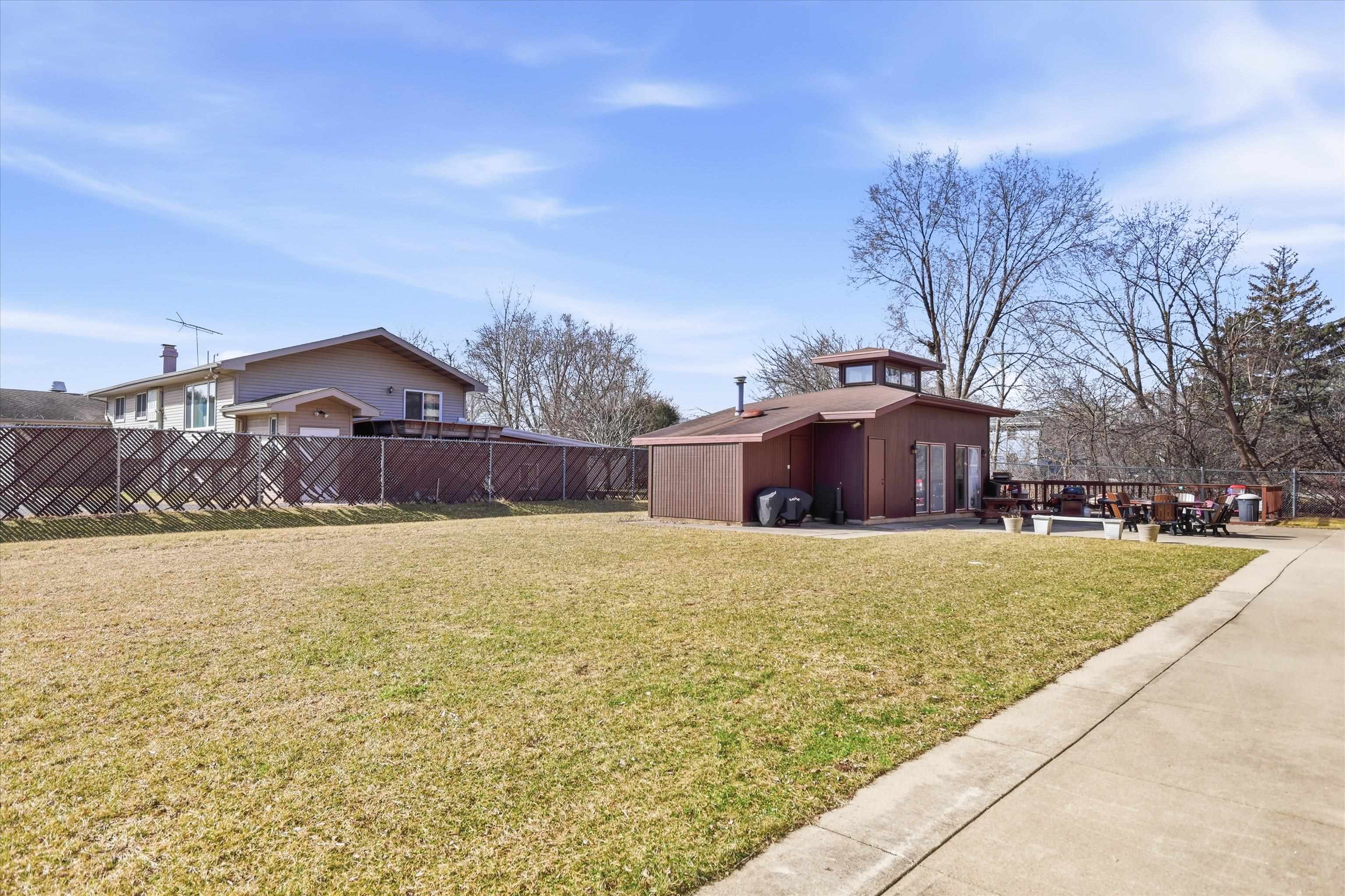 1161 Gillingham Road, Unit B3 Neenah, WI 54956 - Photo 3 of 17