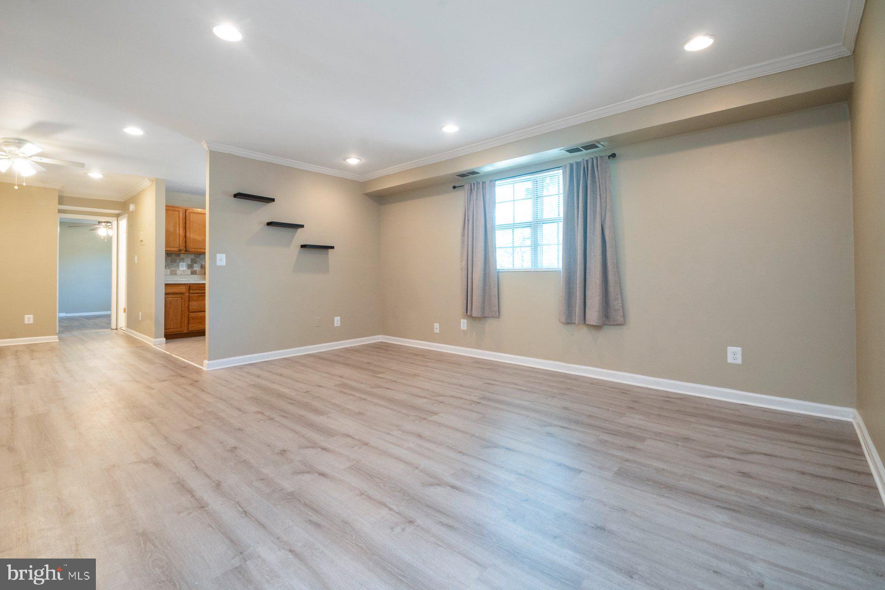 11906 Tarragon Road, Unit H Reisterstown, MD 21136 - Photo 3 of 24 Living room