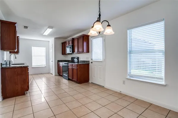 $2,000 | 317 Meadow View Lane, Anna, TX 75409