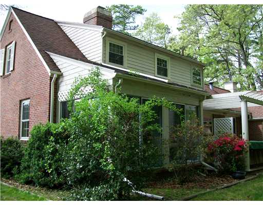86 Pequot Road Pawtucket, RI 02861 - Photo 4 of 12 Exterior Back.