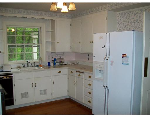 86 Pequot Road Pawtucket, RI 02861 - Photo 5 of 12 Kitchen.