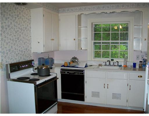 86 Pequot Road Pawtucket, RI 02861 - Photo 6 of 12 Kitchen.