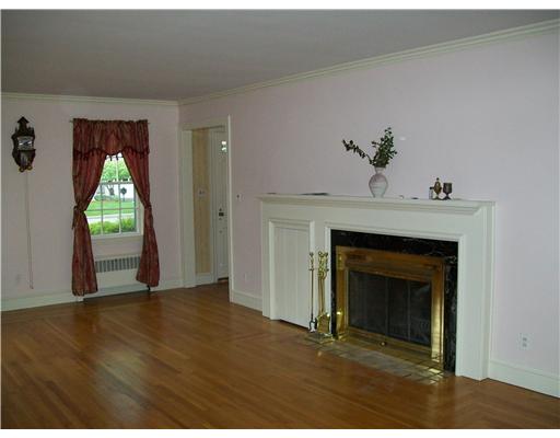 86 Pequot Road Pawtucket, RI 02861 - Photo 7 of 12 Living Room.