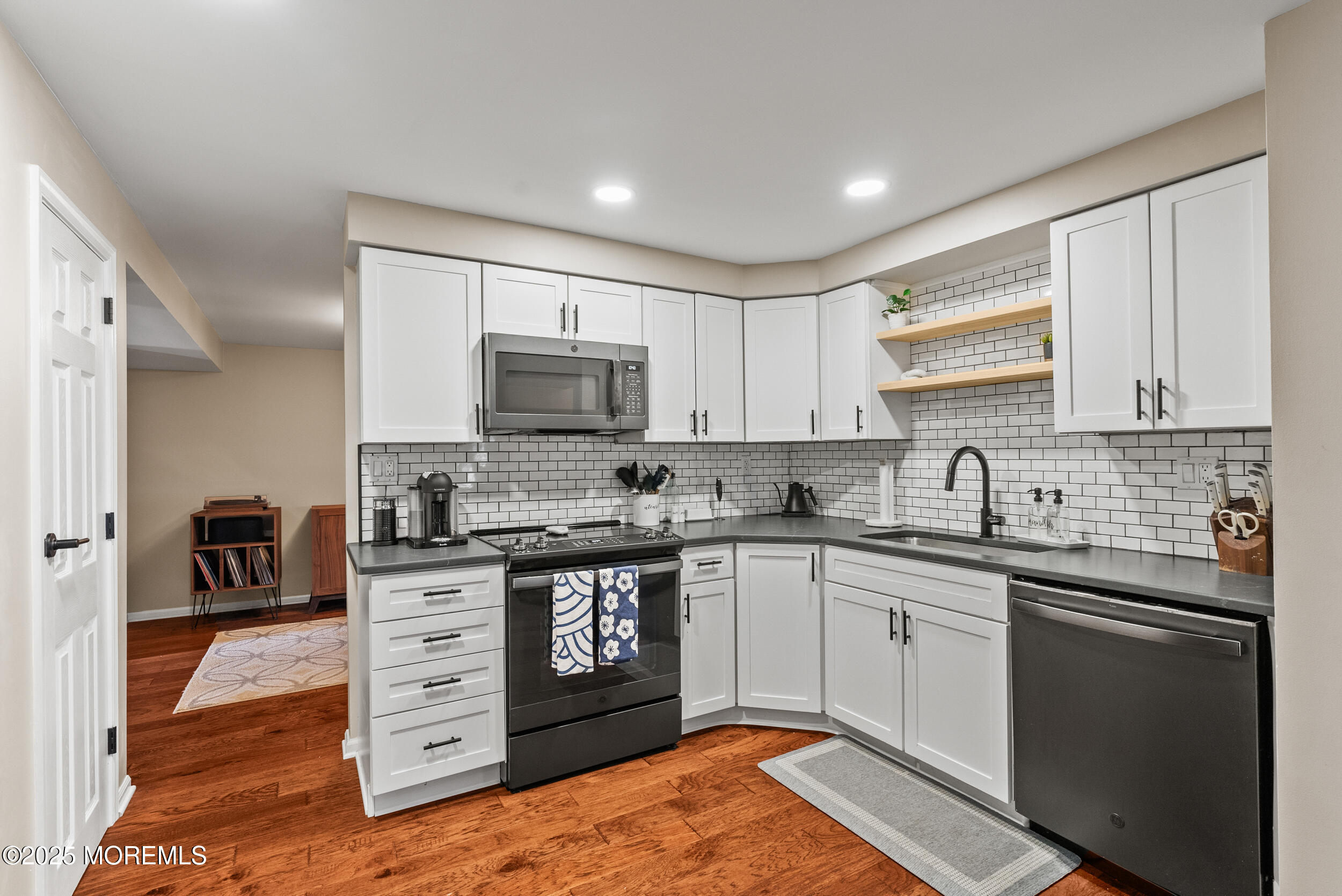 135 Carlton Avenue Evesham, NJ 08053 - Photo 17 of 39 28_028