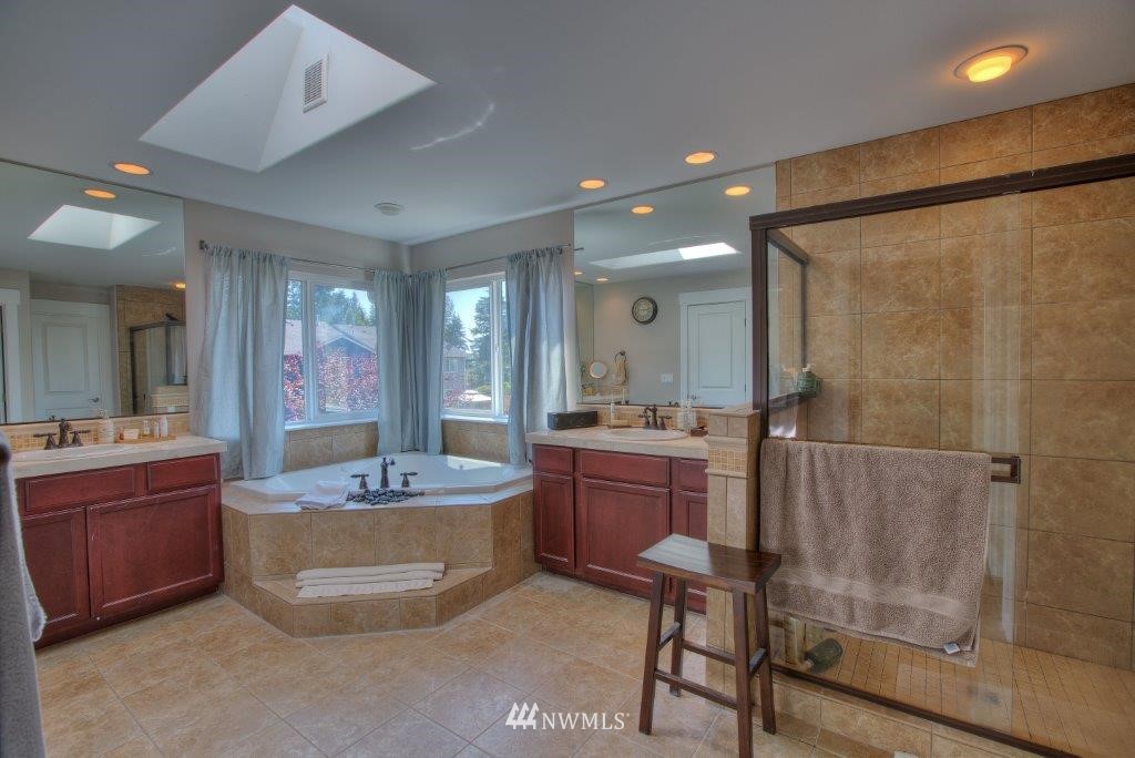 5117 Northeast 7th Place Renton, WA 98059 - Photo 11 of 16