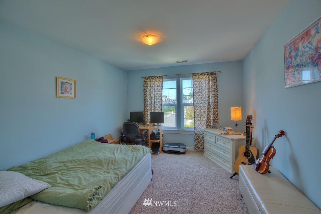 5117 Northeast 7th Place Renton, WA 98059 - Photo 12 of 16