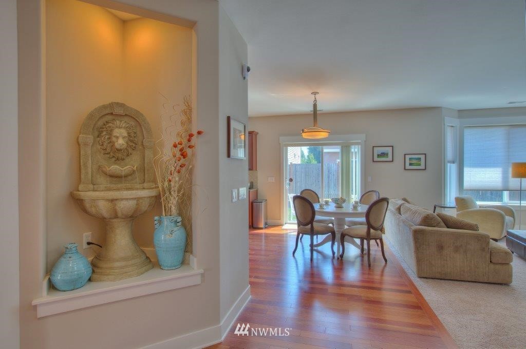 5117 Northeast 7th Place Renton, WA 98059 - Photo 4 of 16