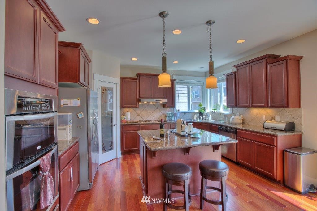 5117 Northeast 7th Place Renton, WA 98059 - Photo 5 of 16