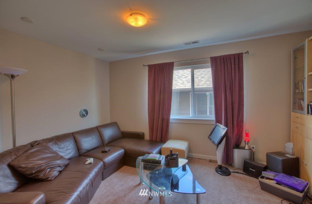 5117 Northeast 7th Place Renton, WA 98059 - Photo 6 of 16