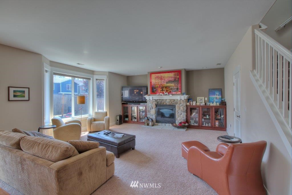 5117 Northeast 7th Place Renton, WA 98059 - Photo 7 of 16