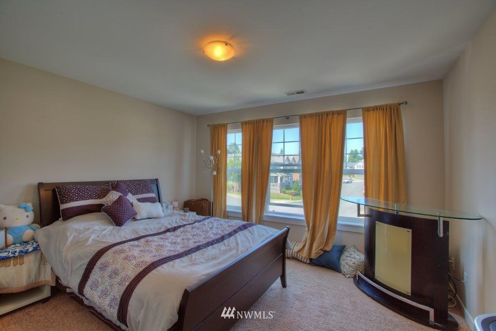 5117 Northeast 7th Place Renton, WA 98059 - Photo 9 of 16