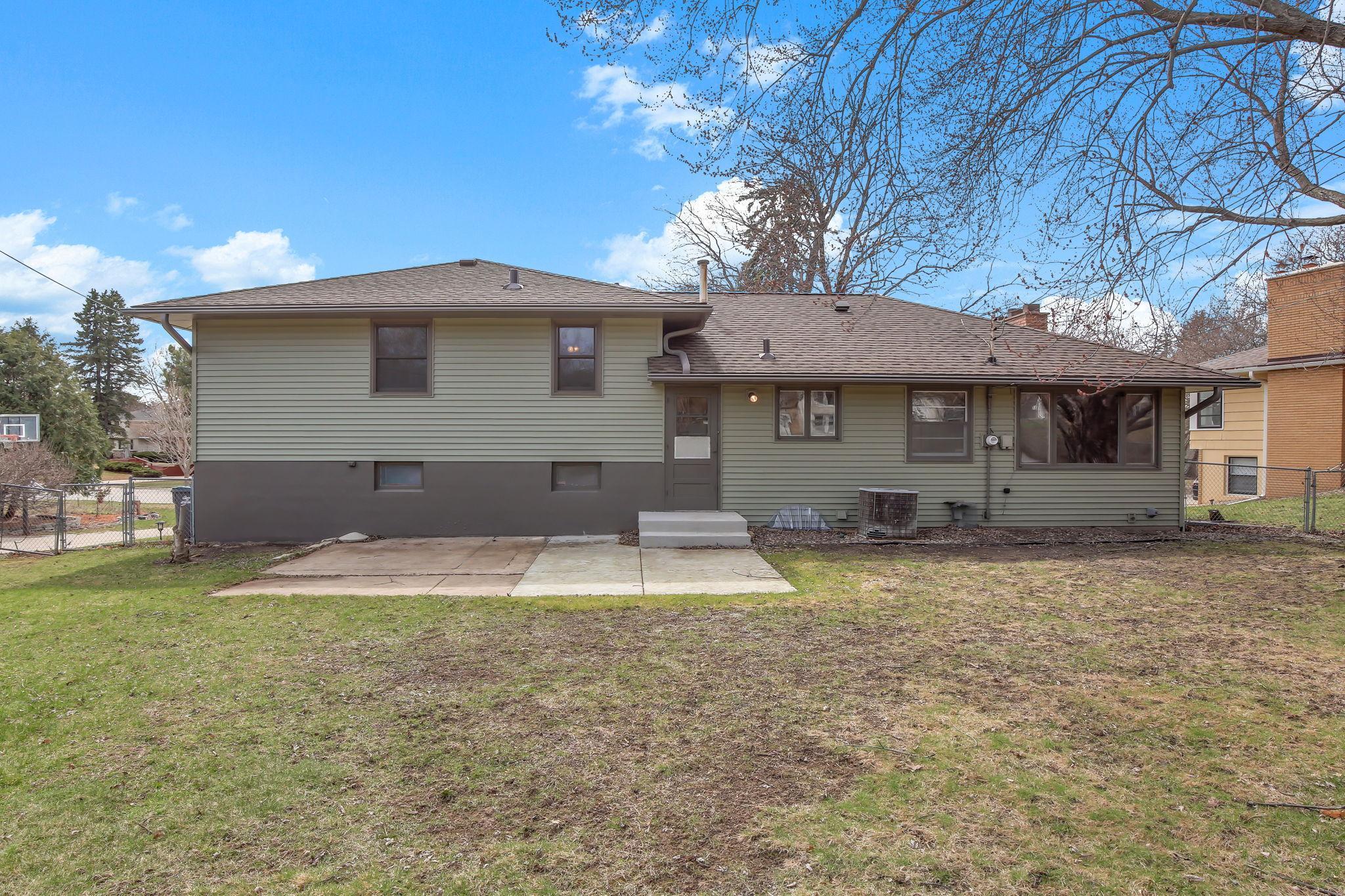 5116 Meadow Ridge Edina, MN 55439 - Photo 33 of 43