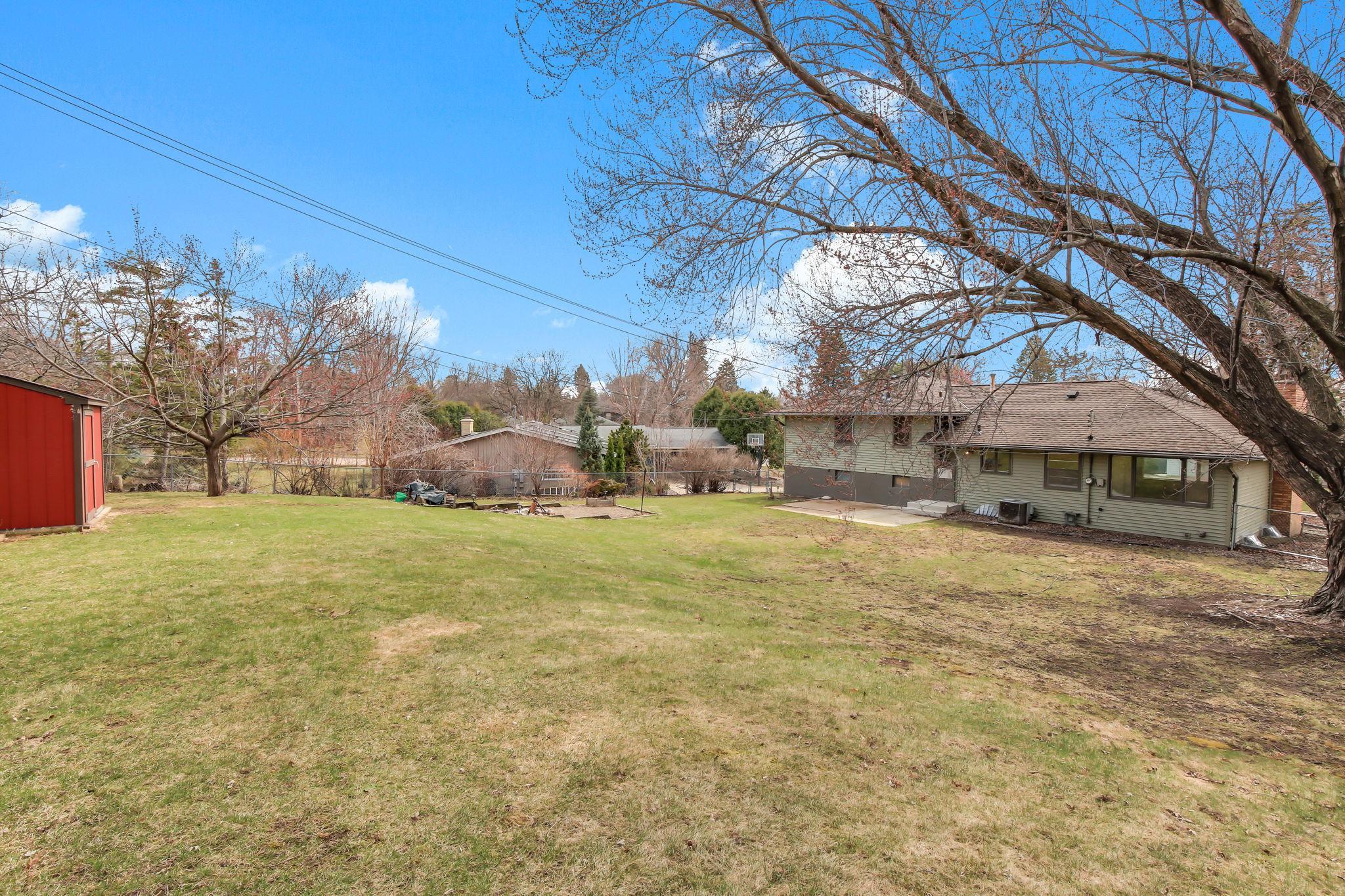 5116 Meadow Ridge Edina, MN 55439 - Photo 37 of 43