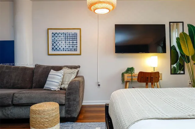 $2,800 | 7904 West Drive, Unit 812, North Bay Village, FL 33141