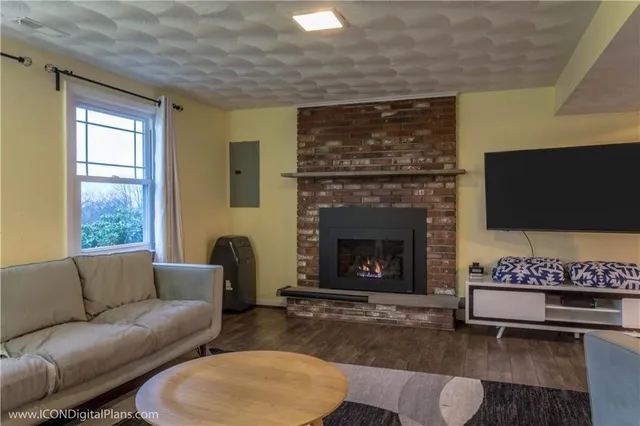 $4,400 | 25 Algonquin Drive, Middletown, RI 02842