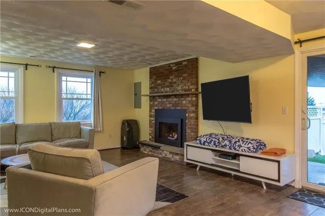 $4,400 | 25 Algonquin Drive, Middletown, RI 02842