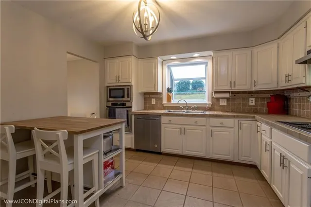 $4,400 | 25 Algonquin Drive, Middletown, RI 02842