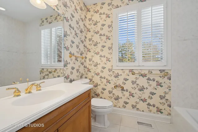 $1,950,000 | 860 Gage Lane, Lake Forest, IL 60045