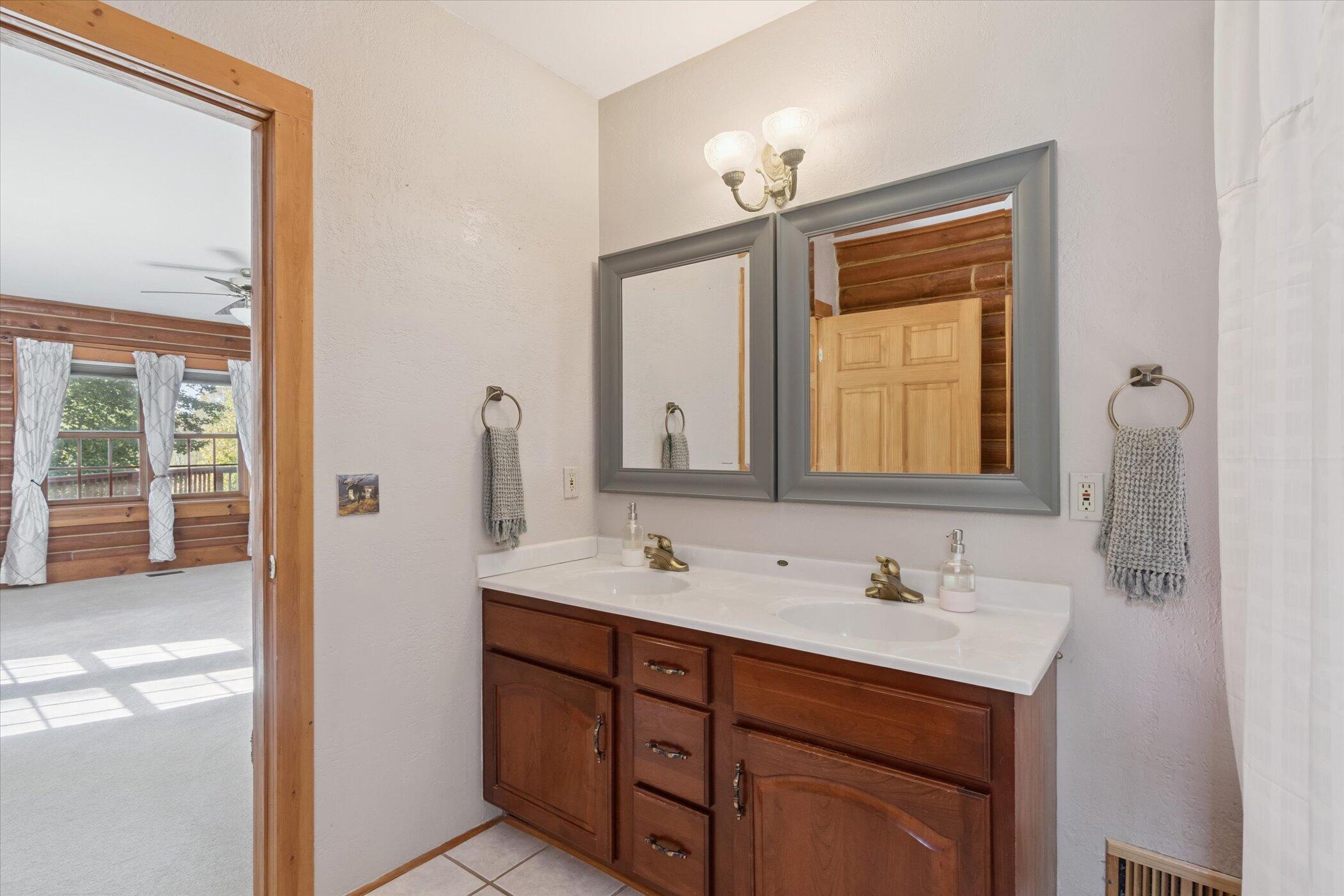 1750 Fox Road Jackson, MI 49201 - Photo 24 of 72 primary bath