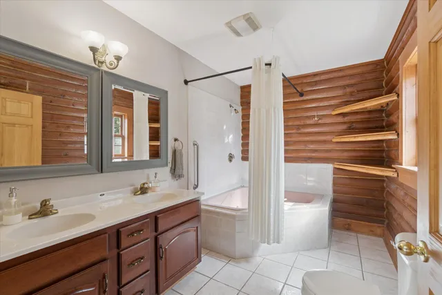 $529,900 | 1750 Fox Road, Jackson, MI 49201