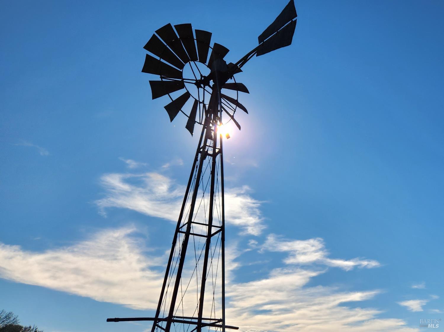 2101 Leslie Road Healdsburg, CA 95448 - Photo 20 of 22 a lamp on a room next to a yard