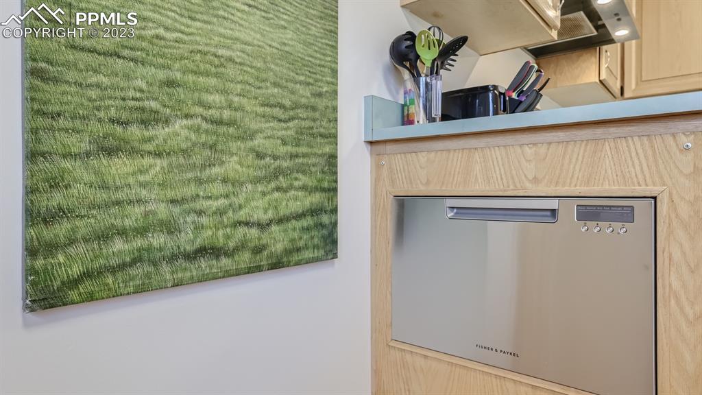 530 Valley Road Colorado Springs, CO 80904 - Photo 12 of 50 a close up of a wall