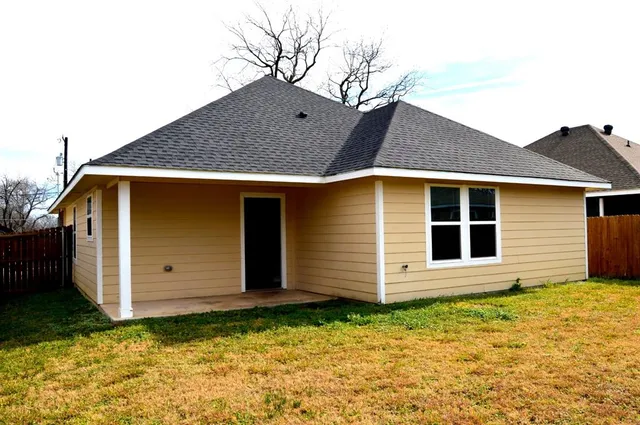 $1,900 | 2216 Sayle Street, Greenville, TX 75401