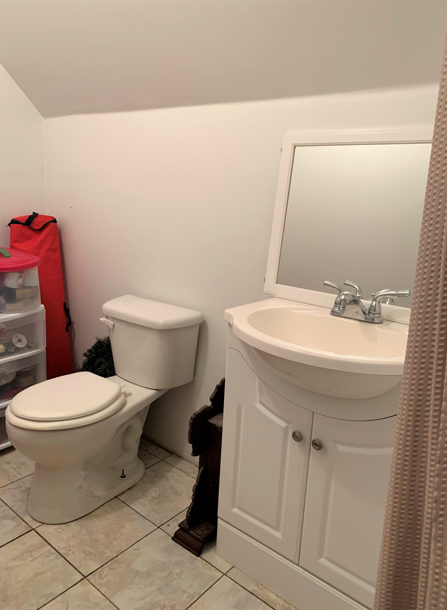 83 Old Quick Road Fayetteville, TN 37334 - Photo 40 of 41 a bathroom with a sink toilet and a mirror