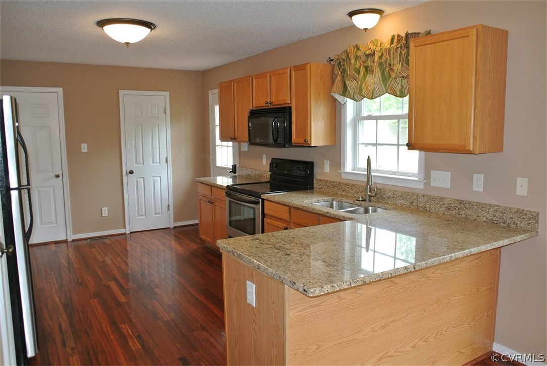 11221 Danforth Road Chesterfield, VA 23838 - Photo 3 of 22