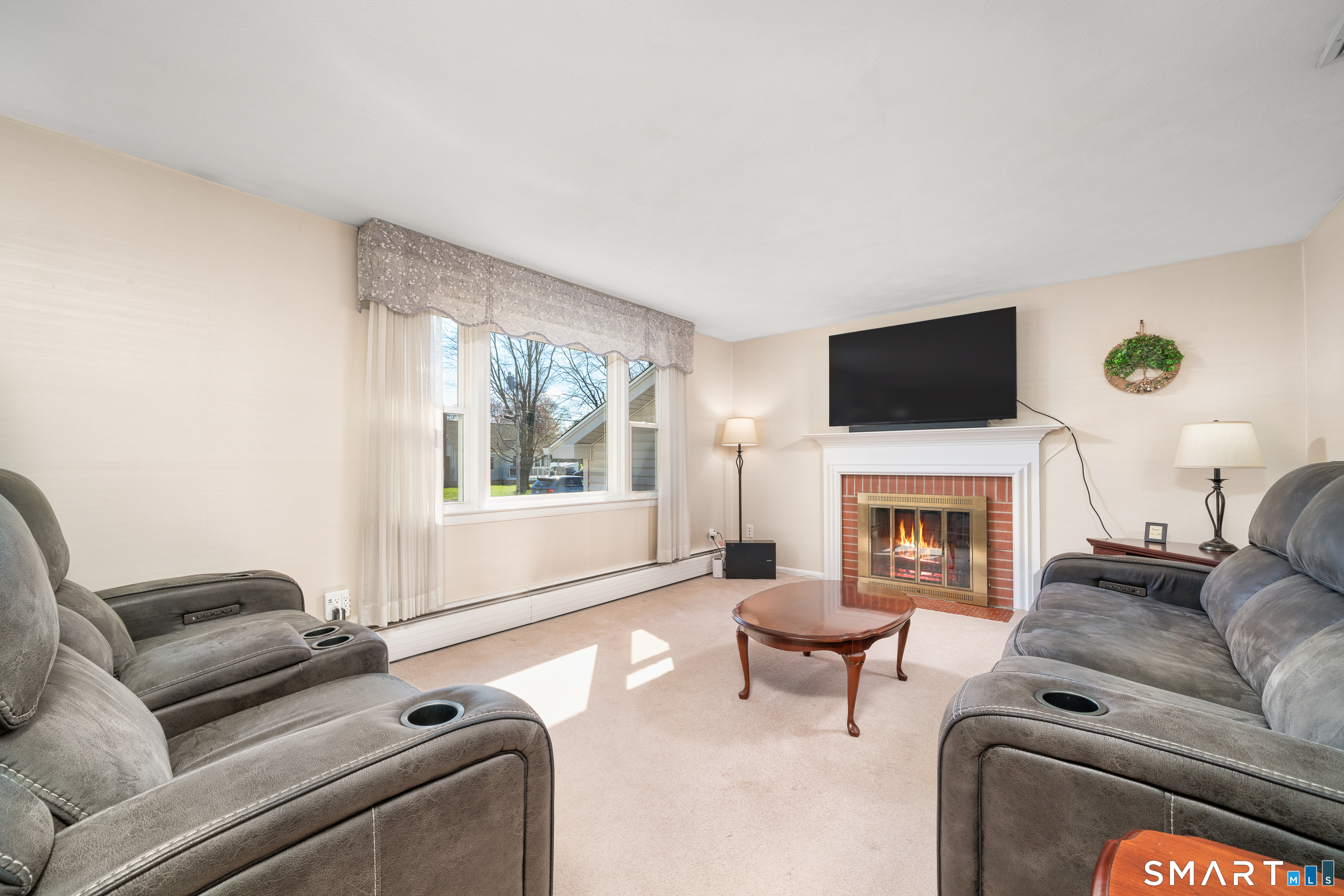 43 Edward Street Wethersfield, CT 06109 - Photo 3 of 40 Living Room