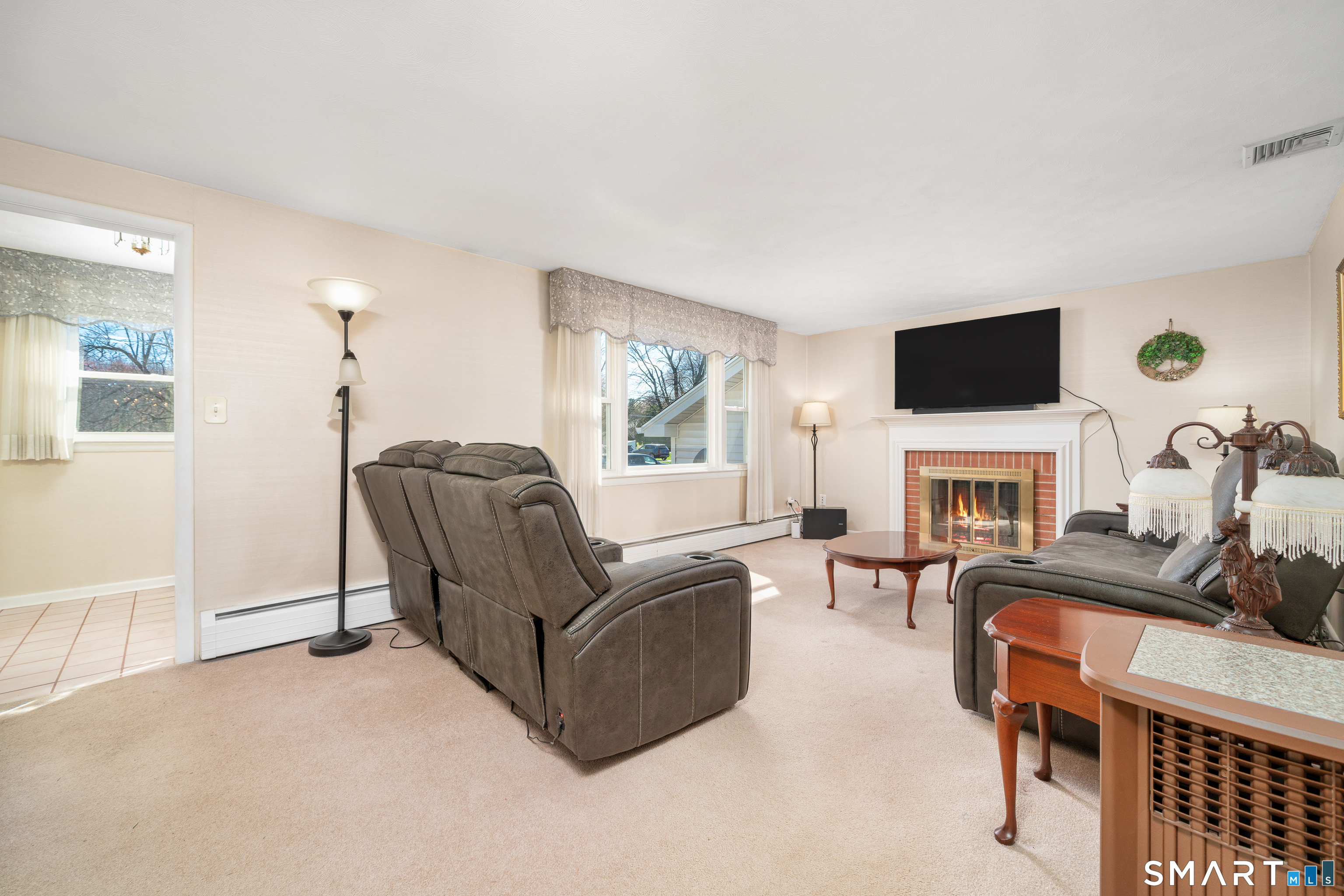 43 Edward Street Wethersfield, CT 06109 - Photo 5 of 40 Living Room