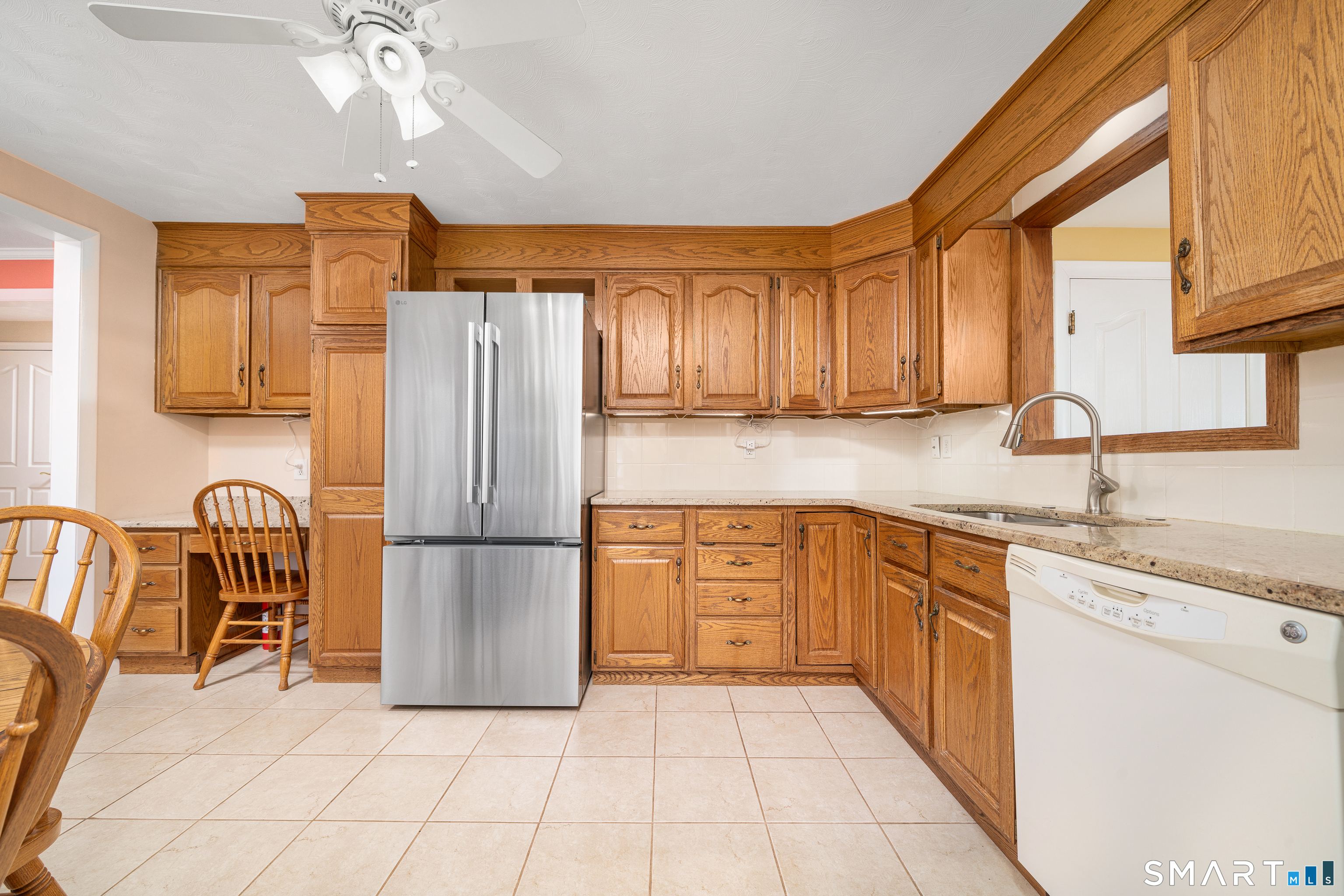 43 Edward Street Wethersfield, CT 06109 - Photo 9 of 40 Kitchen - Eat-In