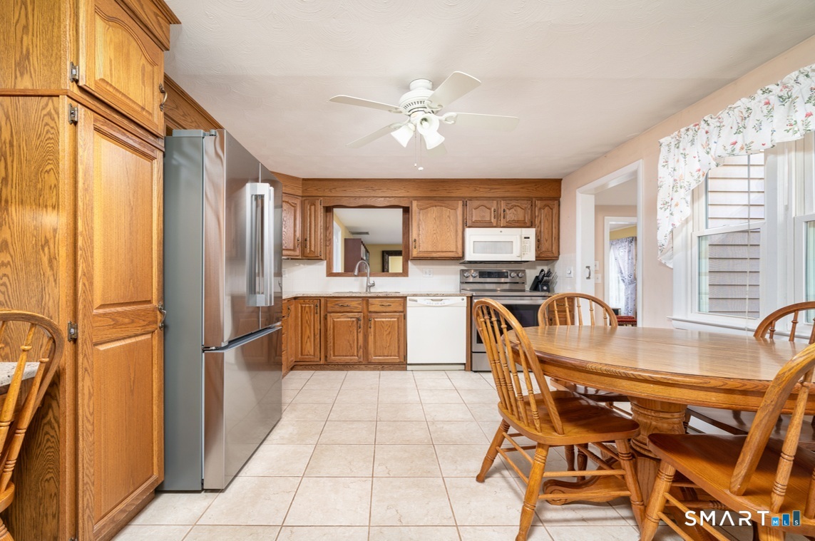 43 Edward Street Wethersfield, CT 06109 - Photo 10 of 40 Kitchen - Eat-In