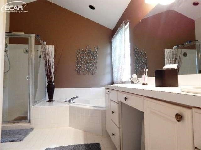 16310 Quail Ridge Court Fenton, MI 48430 - Photo 15 of 22 20449076-14.JPG