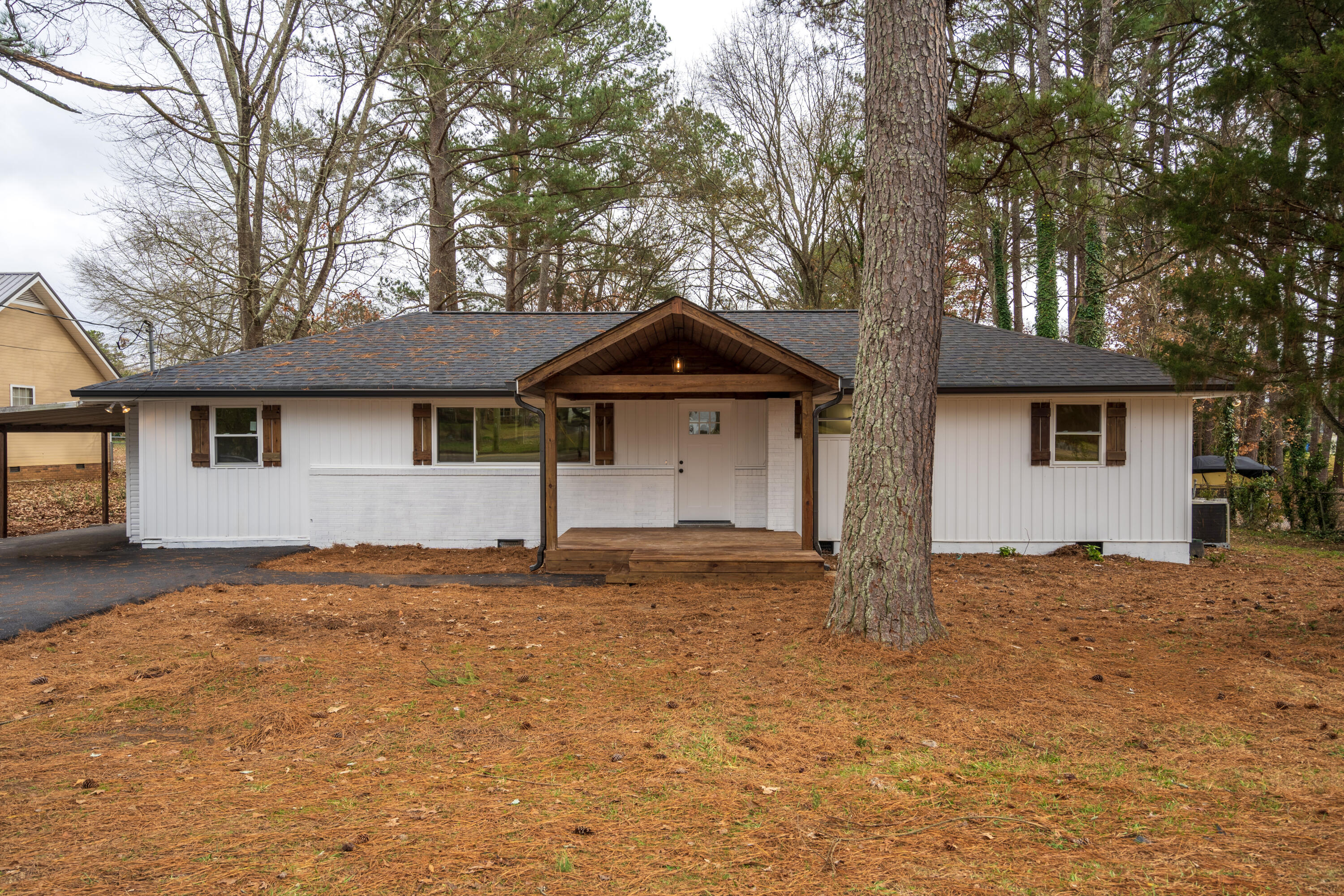 834 Julian Road Chattanooga, TN 37421 - Photo 1 of 31 01. 834 Julian Rd