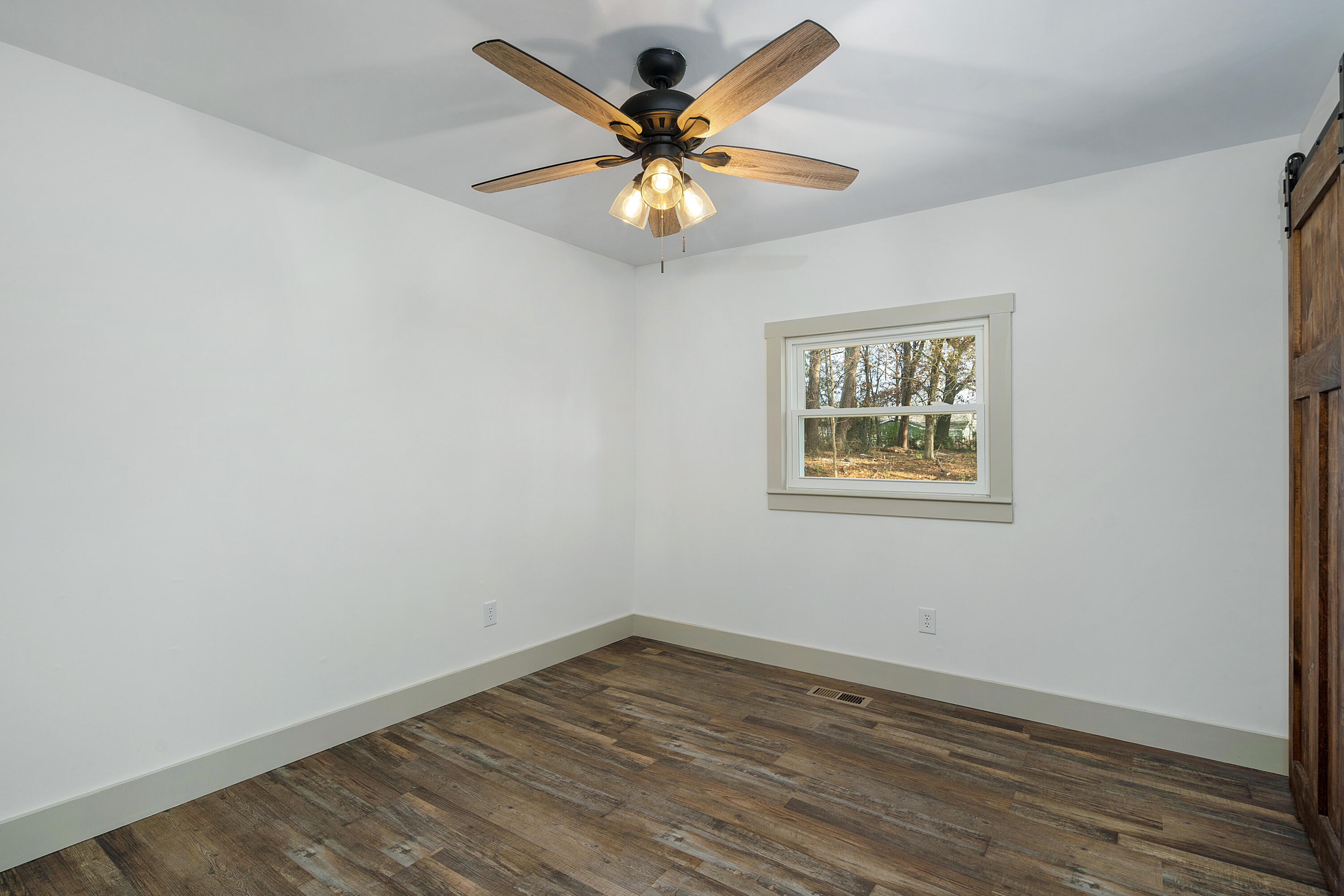 834 Julian Road Chattanooga, TN 37421 - Photo 22 of 31 11. Bedroom 3