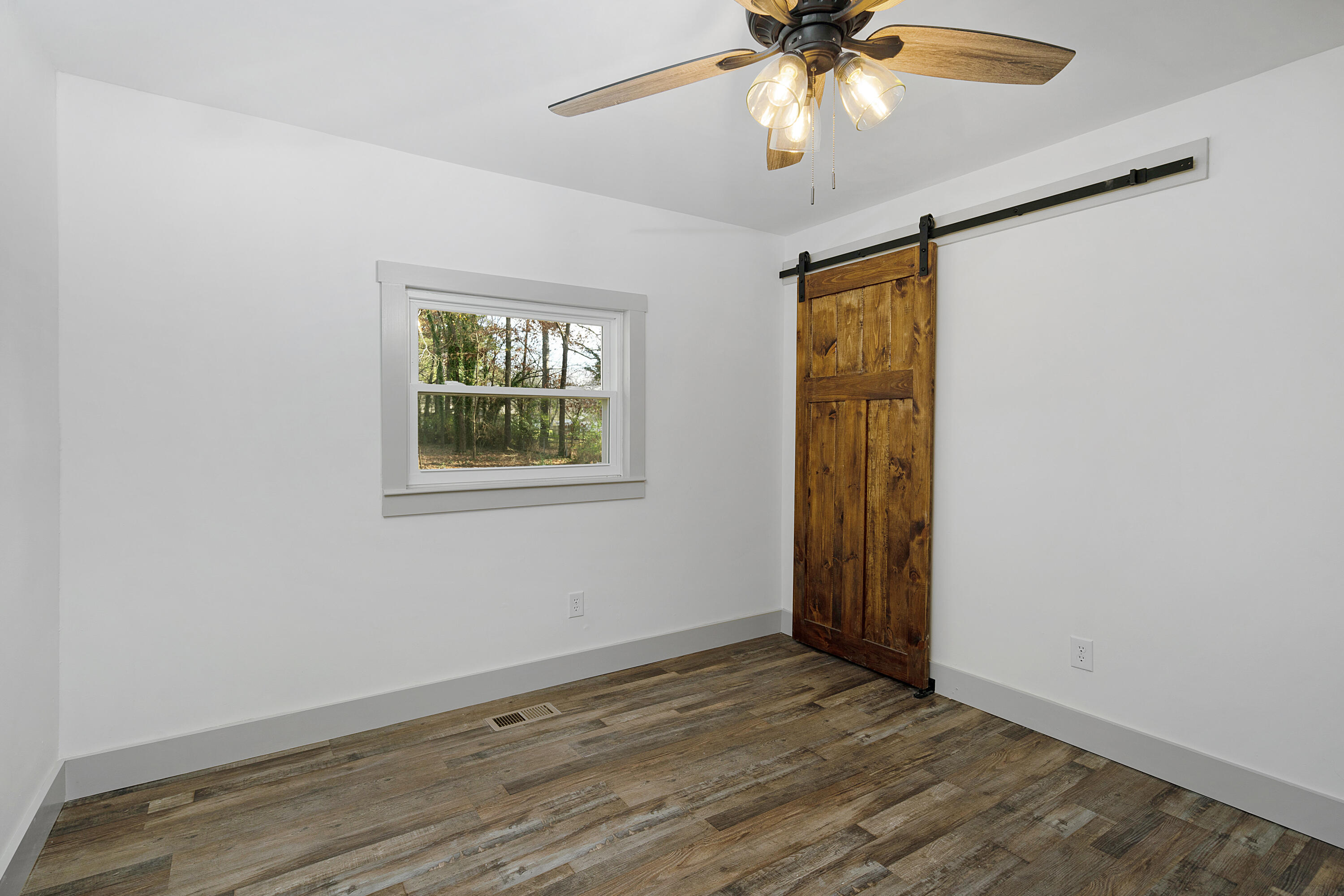 834 Julian Road Chattanooga, TN 37421 - Photo 23 of 31 12. Bedroom 3