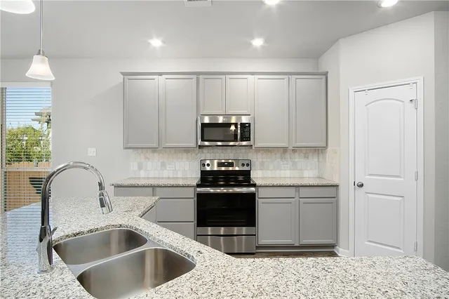 $2,645 | 2009 Markley Drive, Bryan, TX 77807