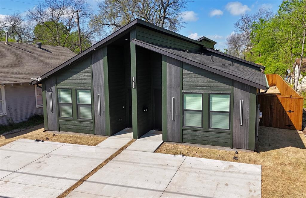 1811 Washington Street Commerce, TX 75428 - Photo 4 of 36 a house view with a outdoor space