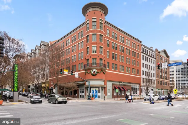 $3,000 | 38 Maryland Avenue, Unit 324, Rockville, MD 20850