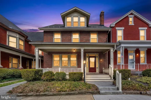$450,000 | 42 Market Square, Manheim, PA 17545