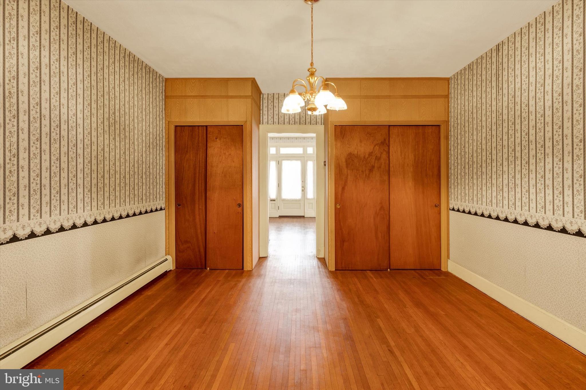 42 Market Square Manheim, PA 17545 - Photo 11 of 39 1st Floor Dining room