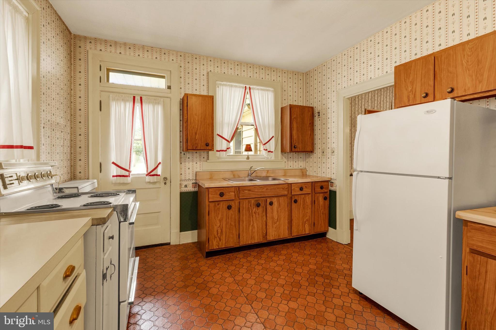 42 Market Square Manheim, PA 17545 - Photo 14 of 39 1st Floor Kitchen