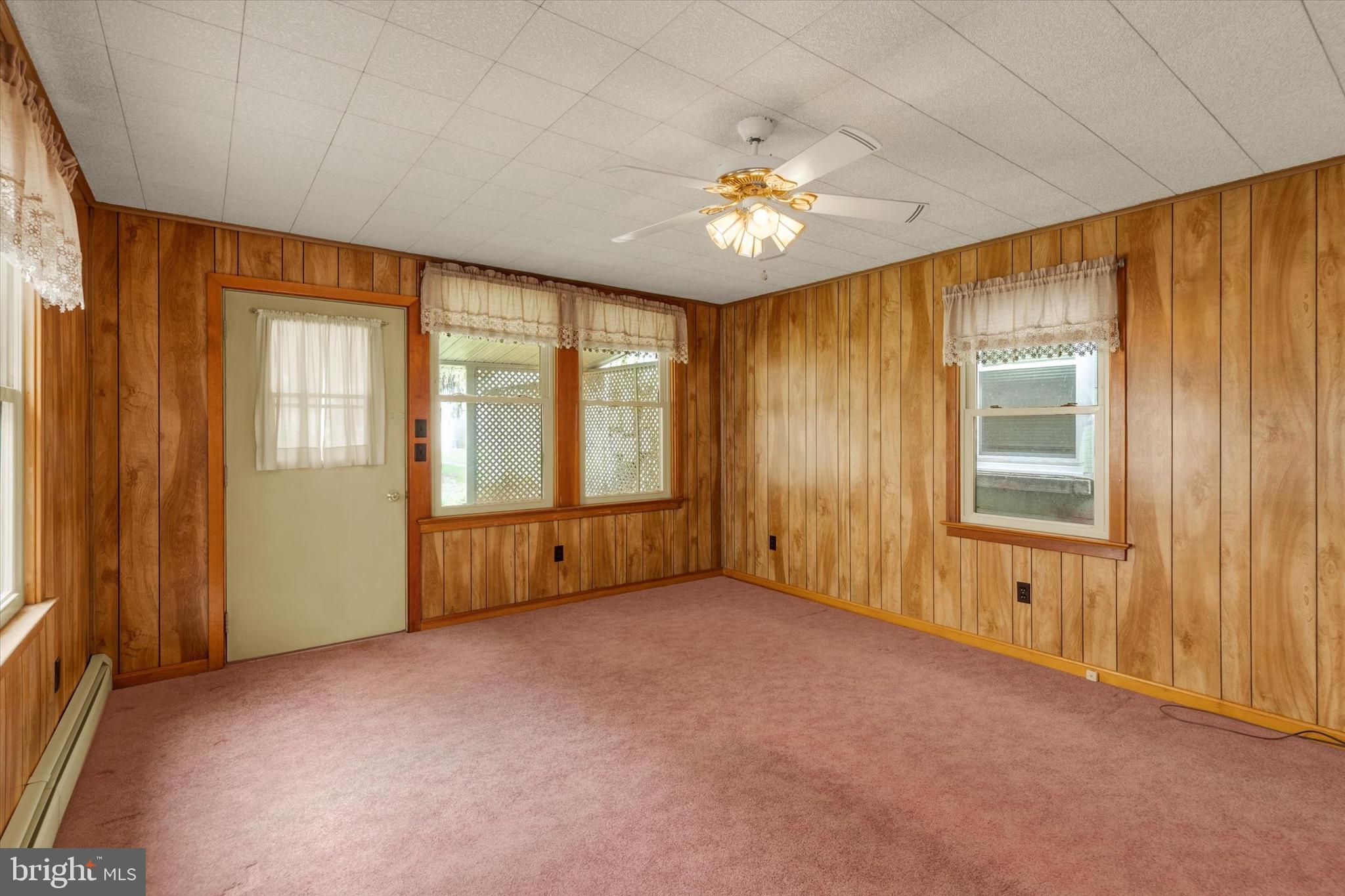 42 Market Square Manheim, PA 17545 - Photo 17 of 39 1st Floor Bedroom