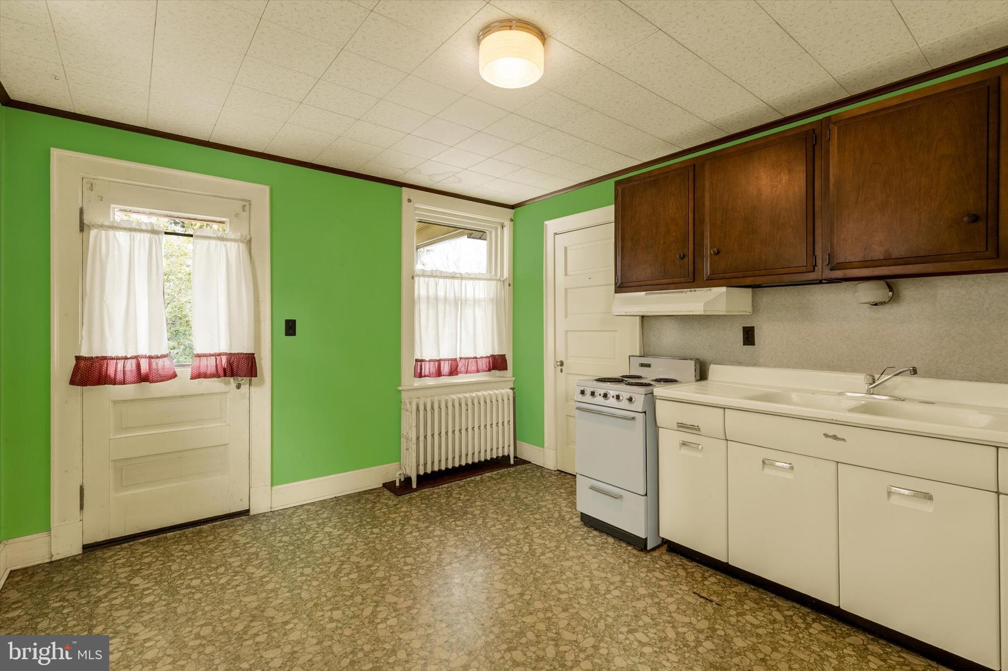 42 Market Square Manheim, PA 17545 - Photo 20 of 39 2nd Floor Kitchen