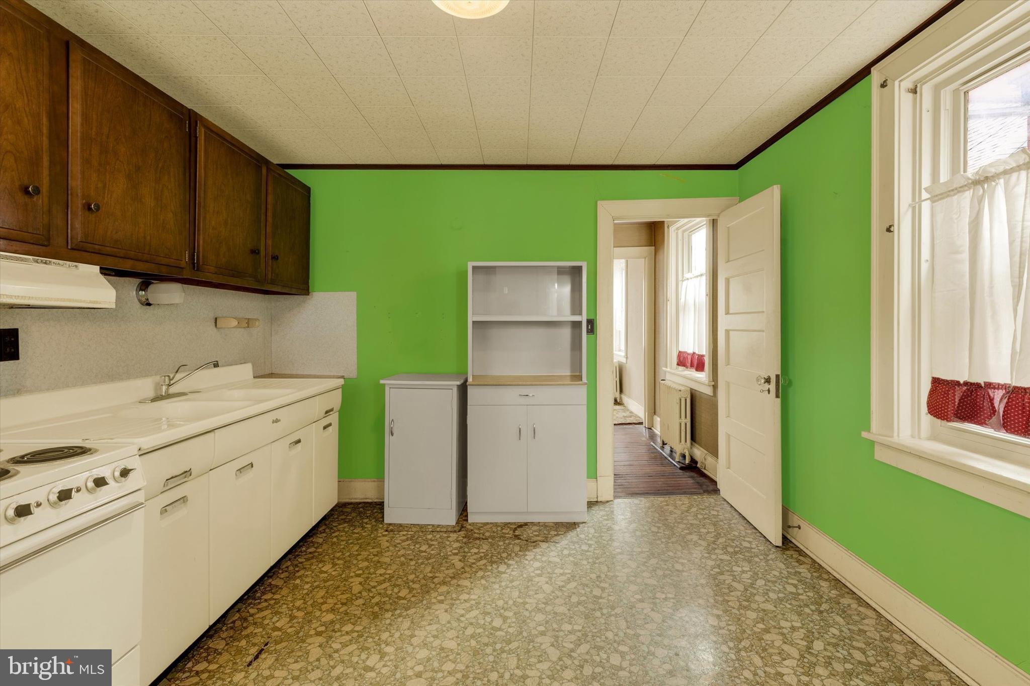 42 Market Square Manheim, PA 17545 - Photo 21 of 39 2nd Floor Kitchen
