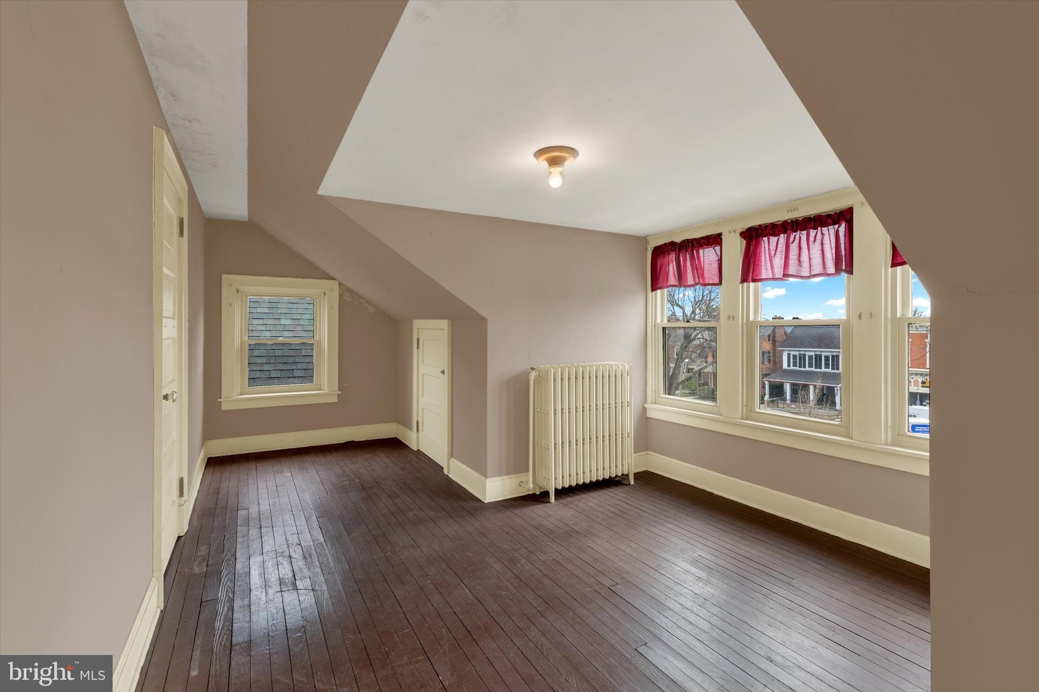 42 Market Square Manheim, PA 17545 - Photo 26 of 39 3rd Floor Room