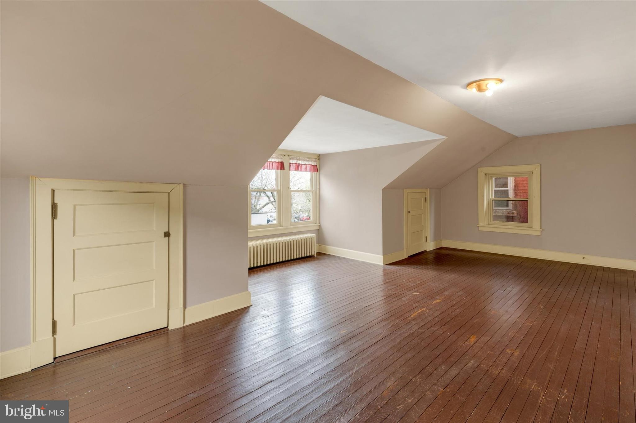 42 Market Square Manheim, PA 17545 - Photo 27 of 39 3rd Floor Room
