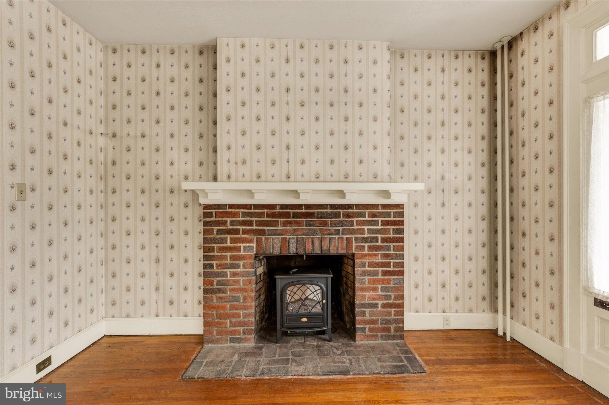 42 Market Square Manheim, PA 17545 - Photo 9 of 39 1st Floor Living Room